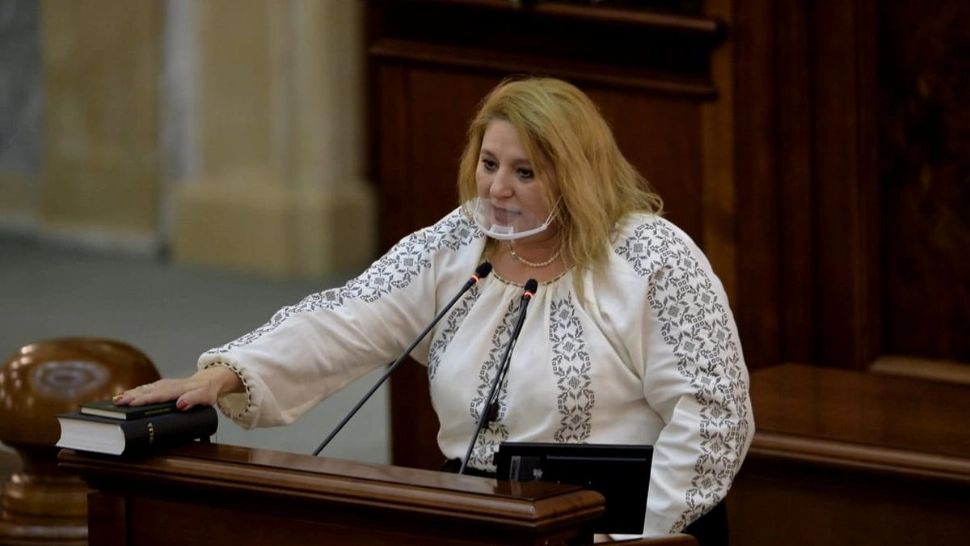 Diana Șoșoacă, speriată de antene! Senatoarea se plânge de radiațiile din Parlament: Foarte mulți au ajuns niște legume