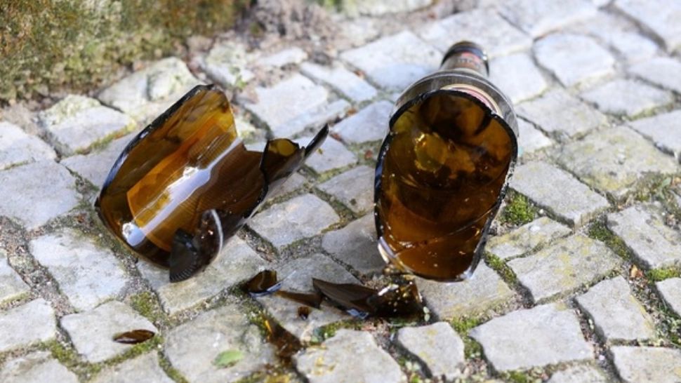 Angajații unei PRIMĂRII din jud. Dolj, petrecere cu ALCOOL și jocuri de noroc în sediul instituției