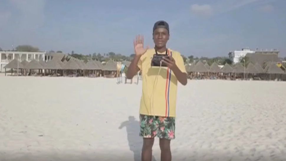 VIDEO Un tânăr din Zanzibar s-a făcut ghid pentru români și a învățat limba