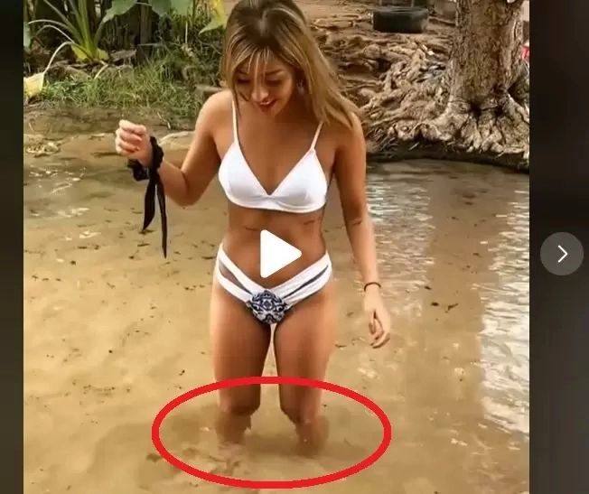 VIDEO – Ceva bolborosea în apă. Această tânără s-a dus să vadă despre ce e vorba, iar ceva incredibil s-a întâmplat