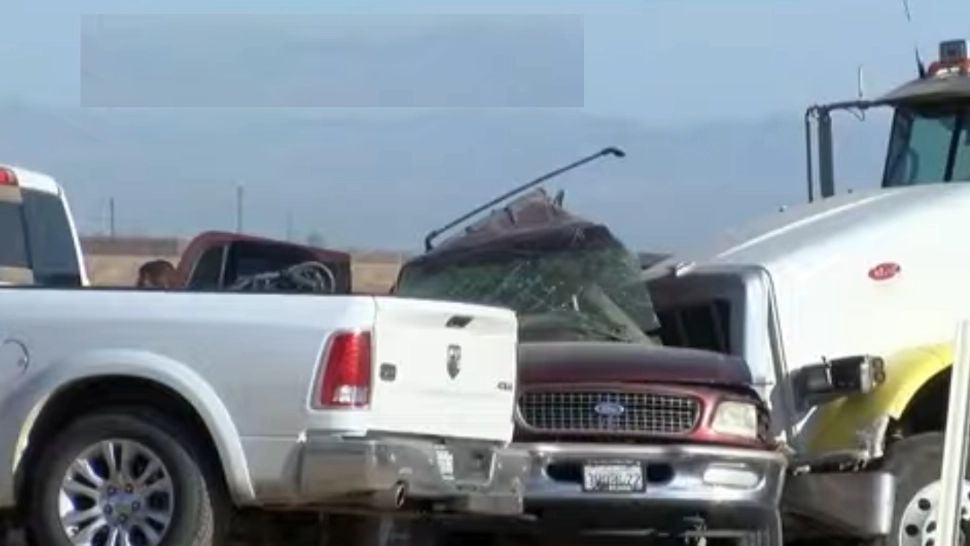 VIDEO Accident îngrozitor în California, 15 oameni, înghesuiți într-un SUV de 8 locuri, au murit