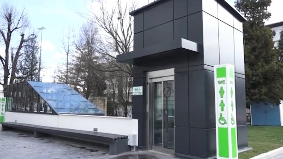 Cel mai SCUMP WC PUBLIC din România: cum arată toaleta de 400.000 de EURO - VIDEO