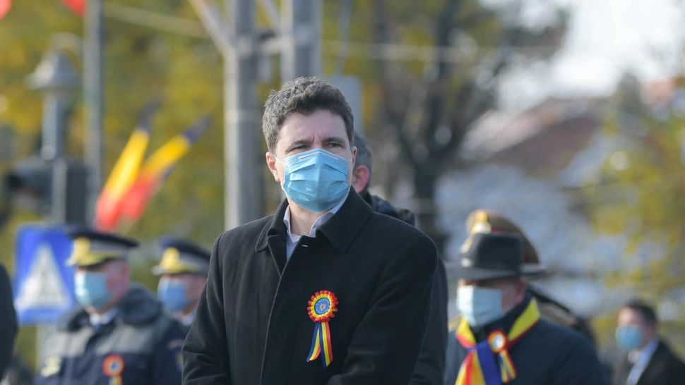 Nicușor Dan: „Îi îndemn pe bucureșteni să se vaccineze la centrul drive-thru din Piața Constituției”