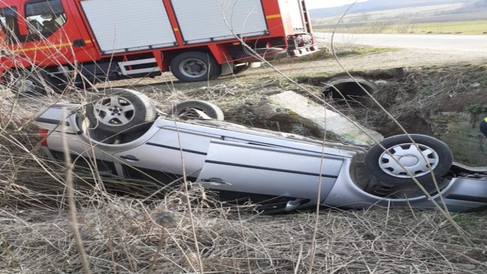Grav accident în judeţul Sălaj! Un şofer de 21 de ani a fost preluat de elicopterul SMURD