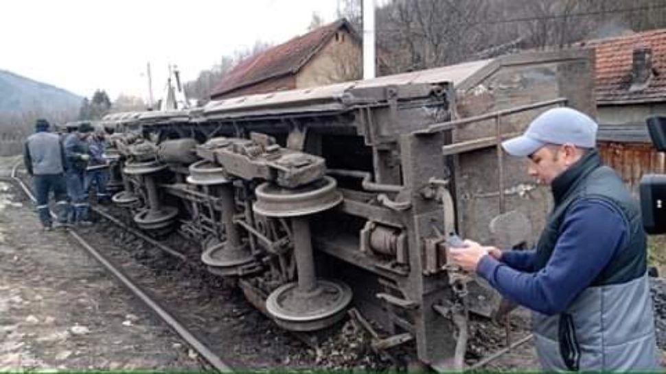 Accident feroviar, în Valea Jiului: un marfar încărcat cu cărbune a deraiat: "Hoții sunt de vină!"