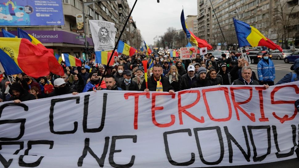Protestul din Capitală s-a încheiat înainte de ora 11:00, fără incidente. Până CÂND vor continua să iasă oamenii în stradă 