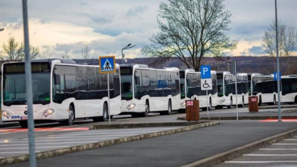 Șofer de autobuz, ATACAT CU SABIA în timpul unei curse