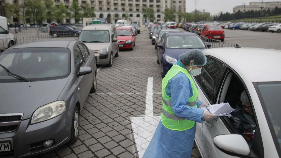 Un nou centru de vaccinare drive-thru va fi deschis în Capitală! Doctorii de aici pot vaccina aproximativ o mie de persoane