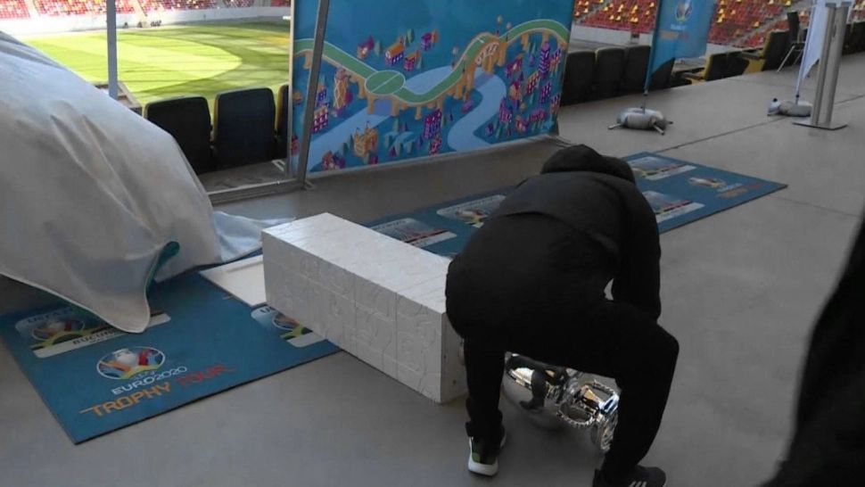 Urmări grave după ce trofeul Euro 2020 s-a prăbuşit la Bucureşti: ,,S-a strâmbat acum''