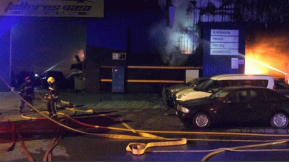 Service auto deținut de un român, în Spania, INCENDIAT. Pagube uriașe. Motivul HALUCINANT care ar fi stat în spatele teribilului gest