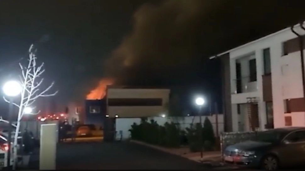VIDEO Incendiu DEVASTATOR la firma fostului ministru al Transporturilor, Radu Berceanu. Risc de EXPLOZIE