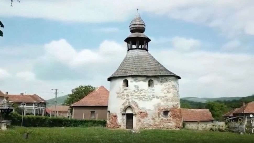 VIDEO Cea mai veche biserică medievală din țară a fost zidită acum 1000 de ani și are o arhitectură unică 