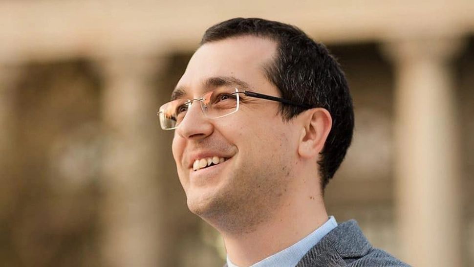 Ministrul Sănătății, încă o sfidare rușinoasă: Voiculescu a cerut să fie încuiată ușa sălii de conferință ca să nu fie văzut FĂRĂ MASCĂ 