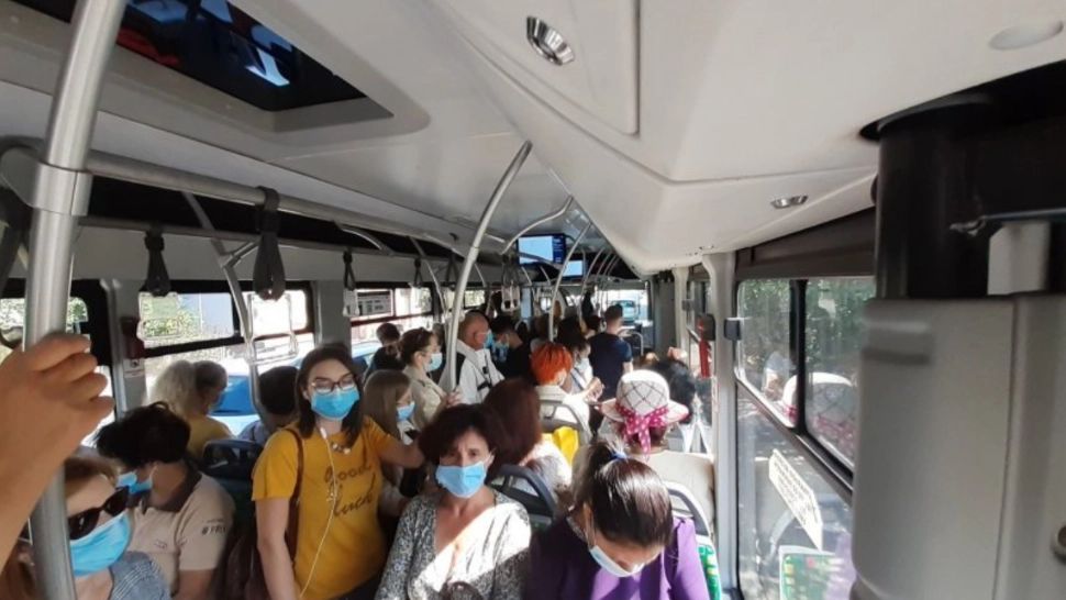 Statistică. În anul pandemiei, principalele mijloace de transport au fost autobuzele și microbuzele