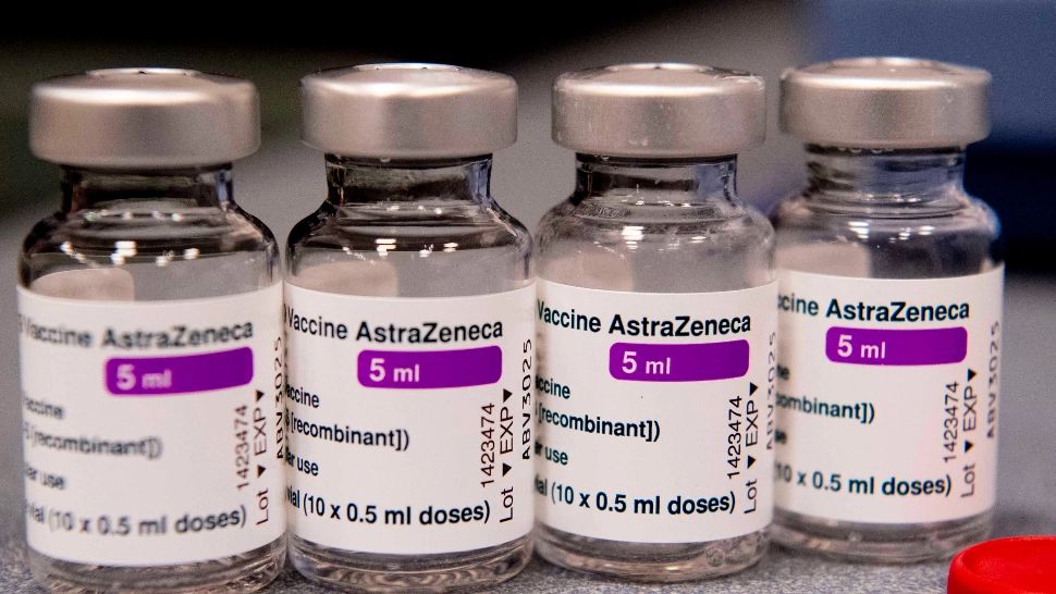 UE întoarce "armele" spre AstraZeneca: Ce au în plan oficialii europeni pentru a OBLIGA compania să livreze toate dozele de vaccin promise