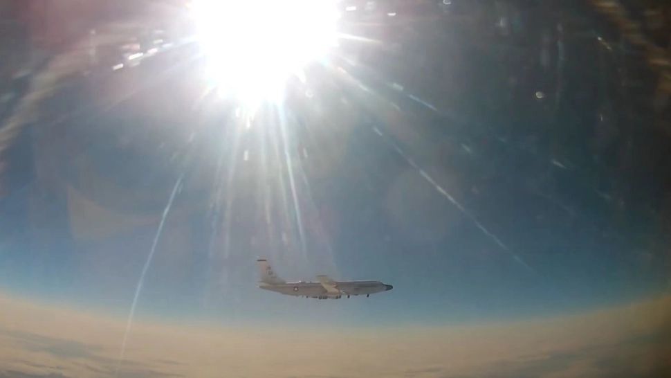 VIDEO | Un avion de luptă al Rusiei a interceptat un avion de recunoaştere american