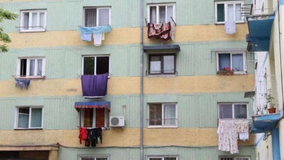 AMENZI URIAȘE pentru cei care întind RUFELE pe balcon
