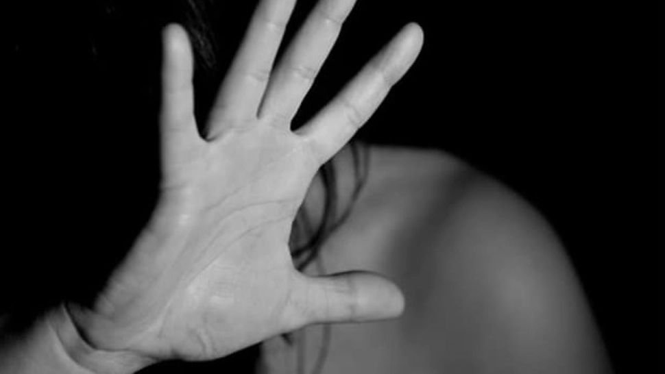 De azi e lege. Agresorii victimelor violenței domestice, monitorizați cu brățară GPS