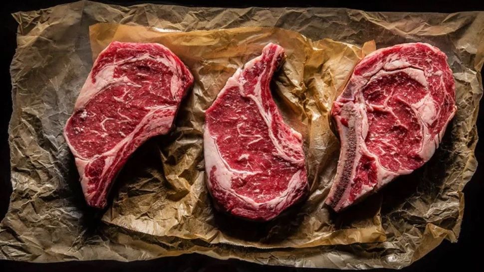 Toarnă bicarbonat de sodiu pe carnea crudă de miel - secretul celor mai buni bucătari