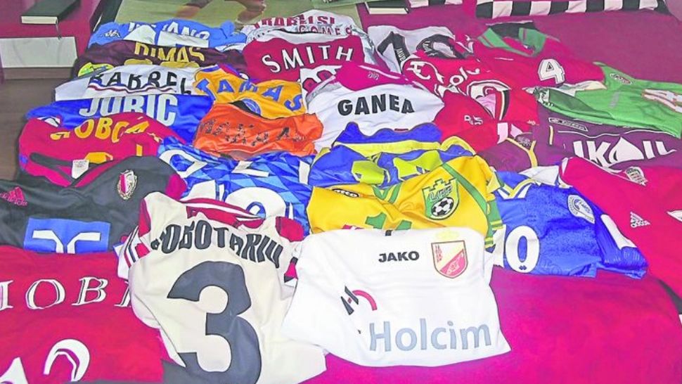 Cât a ajuns să "coste" cel mai de preț suvenir pentru fanii adevărați: “Mi-au fost oferiți 500 de euro pentru un tricou”