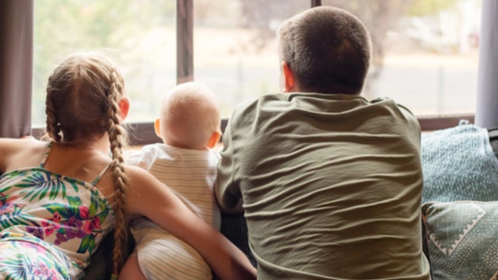 Caz cutremurător înainte de Paște: părinții au fost lăsați fără cei șapte copii. Mama celor mici, apel disperat