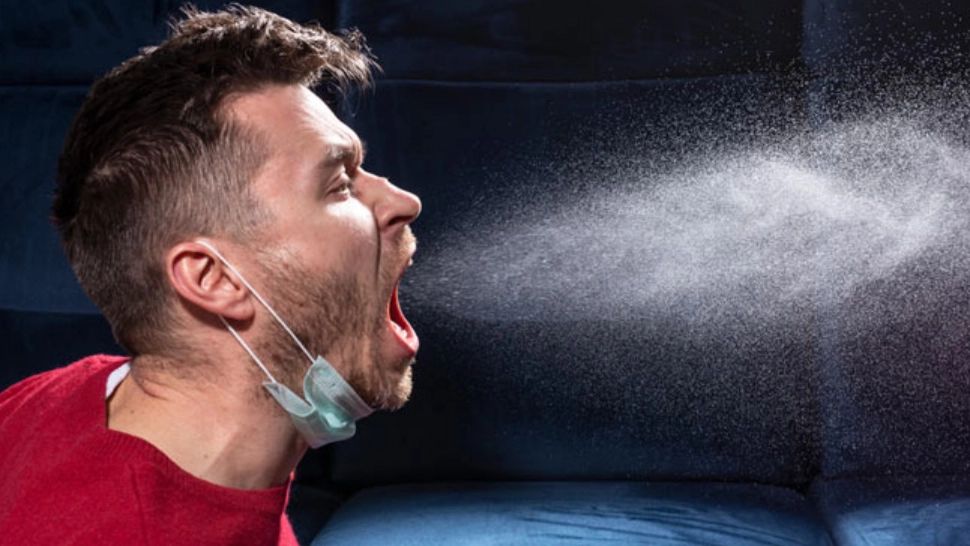 Un bărbat bolnav de COVID-19, arestat  după ce a infectat INTENȚIONAT peste 20 de persoane, printre care și 3 bebeluși