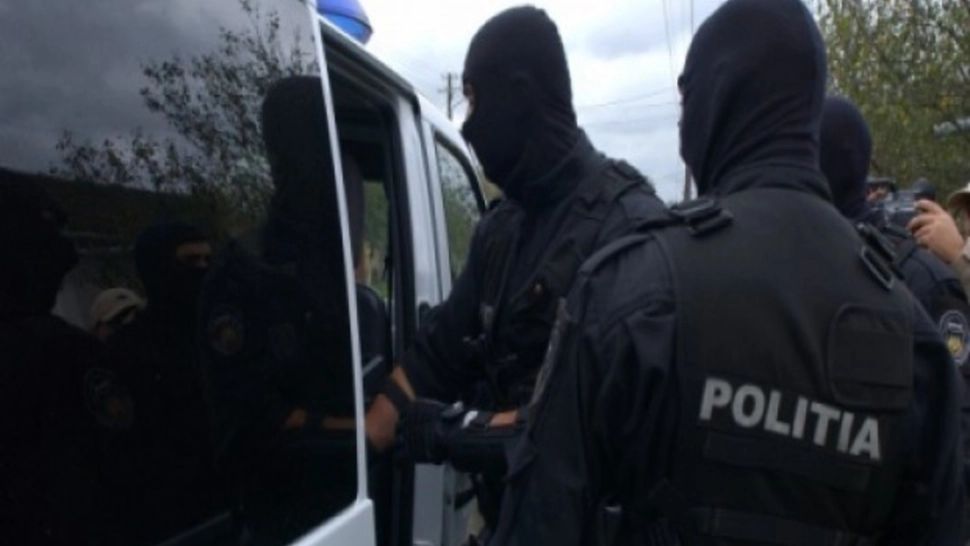 Polițist rănit în timpul unei intervenții, în Satu Mare! Alte două persoane au ajuns la spital