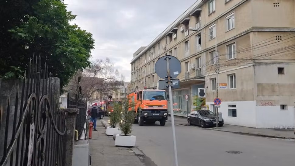 EXPLOZIE puternică în Ploiești - Intervenție urgentă a pompierilor