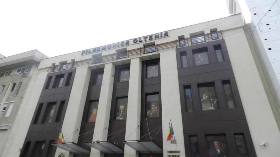 Protest la Filarmonica Oltenia: Artiștii acuză managerul de abuz, după ce au fost băgați cu toţii în șomaj tehnic