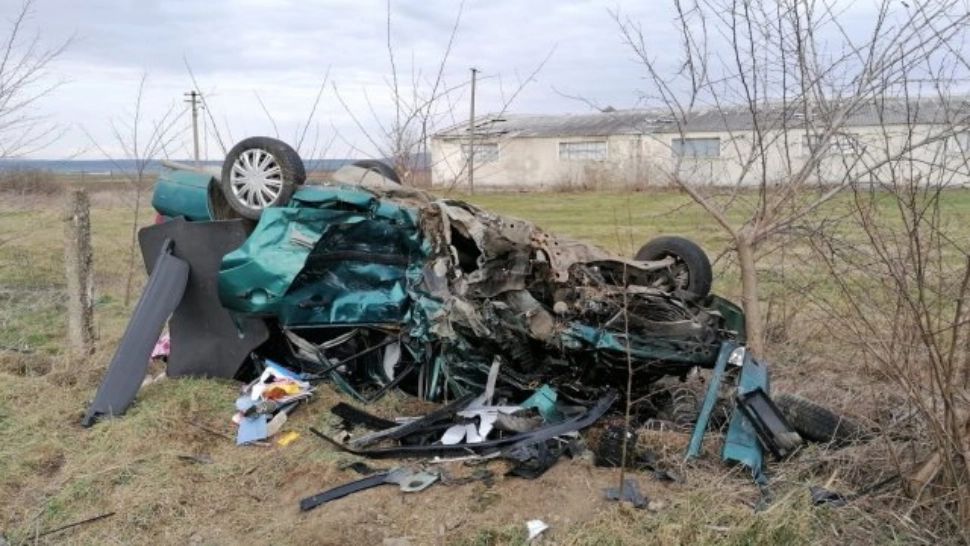 Accident grav, în jud. Iași: un mort și 2 răniți. Un copil, proiectat prin parbriz