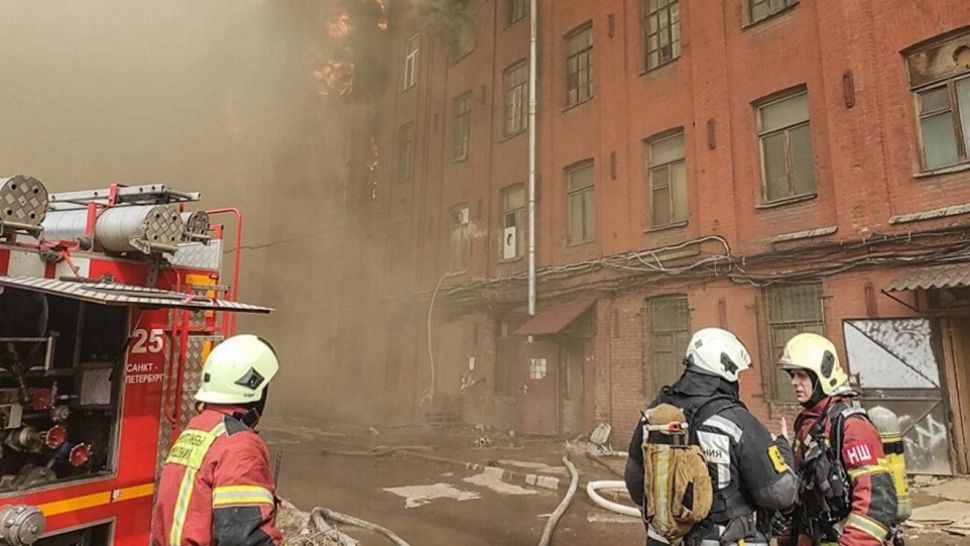 INCENDIU devastator, în Sankt-Petersburg: cel puțin un mort, după ce o fabrică a fost cuprinsă de flăcări - VIDEO