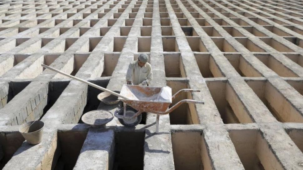 Iranul, lovit în plin de Covid-19. Din cauza numărului mare de morți, în Teheran cimitirele au morminte cu 4 niveluri