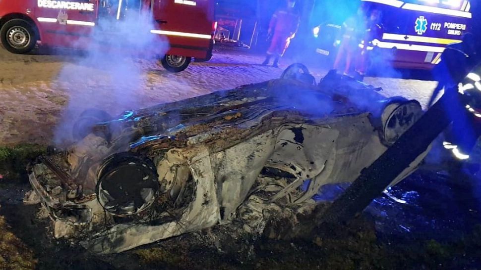 Accident teribil pe o șosea din Banat, un șofer a murit carbonizat în propriul autoturism