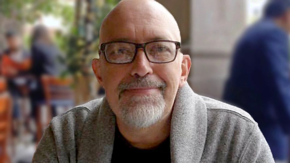 Doliu în lumea literaturii. Un scriitor de doar 56 de ani a murit răpus de Covid-19