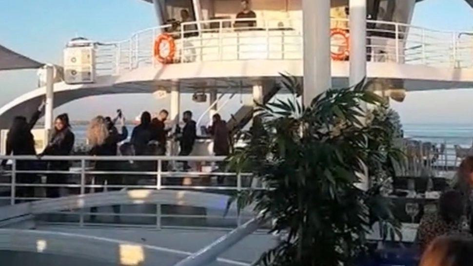 VIDEO Fițe de pandemie, petreceri pe yacht în largul Mării Negre