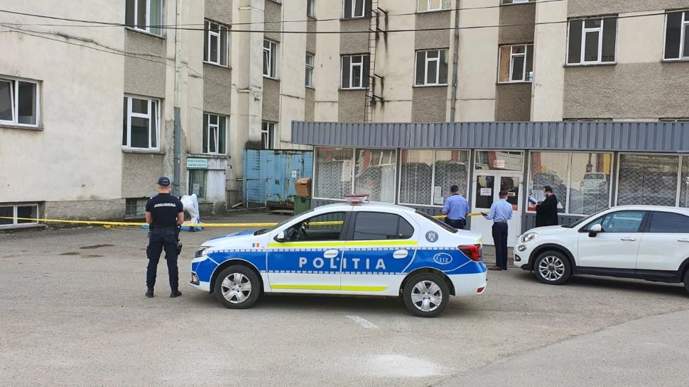 Un pacient Covid-19 a murit după ce s-a aruncat de la etajul 3 al spitalului din Piatra-Neamț