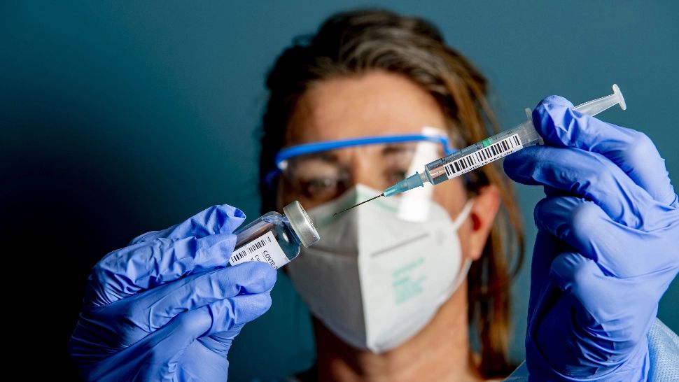 Caz unic în România. O femeie vaccinată cu Pfizer, MOARTĂ de Covid la două luni după rapel