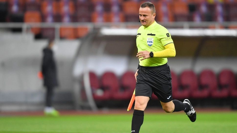 UEFA l-ar putea suspenda pe Octavian Șovre după ce i-a cerut un autograf unui fotbalist