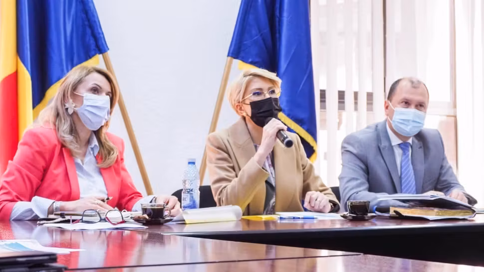 Raluca Turcan a anunțat încheierea primelor două etape de evaluare a dosarelor de pensii - 202.000 de dosare finalizate