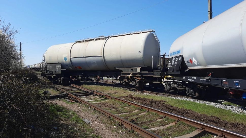 FOTO| Accident spectaculos, un tren a deraiat în Constanța, intervenție de urgență