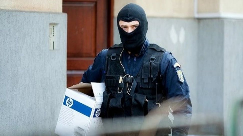 Percheziții în județul Dolj, la persoane acuzate că au obținut ajutoare COVID cu acte false. 5 persoane, duse la audieri