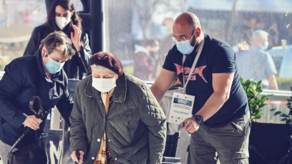 Peste 330.000 de români s-au vaccinat în weekend. Autoritățile, mesaj pentru populație: ”Totul ține numai și numai de noi!”