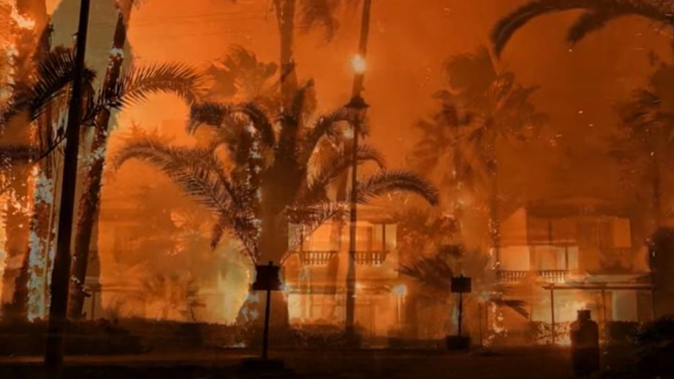 Cerul Greciei, în flăcări, ca urmare a unui incendiu VIOLENT, în apropiere de Atena: Aproximativ 2.000 de hectare de pădure, mistuite, case distruse, oameni evacuați