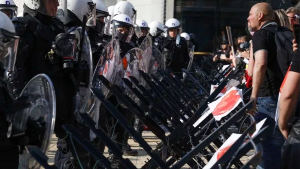 Nou protest la Bruxelles împotriva măsurilor anti-Covid. Poliția s-a mobilizat în forță