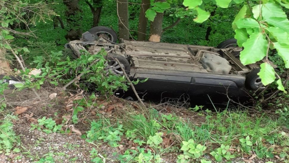 Accident cu 4 victime în zona de munte a Clujului! Au căzut cu maşina într-o vale