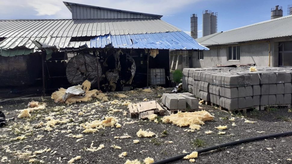 FOTO/ VIDEO Explozie PUTERNICĂ la o fabrică de pavele de Vâlcea, soldată cu doi morți și un rănit