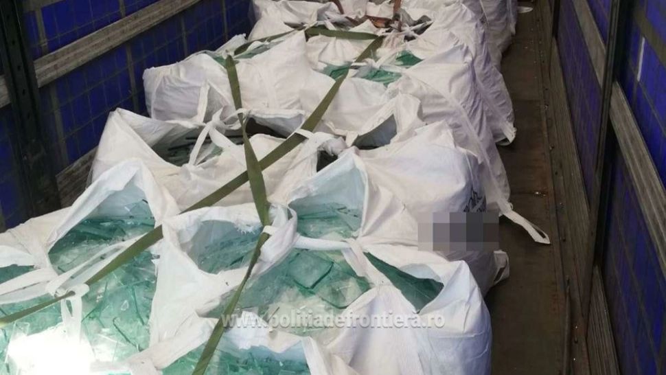 10 tone de deșeuri din sticlă, descoperite în Vama Giurgiu, într-un ansamblu rutier. De unde proveneau reziduurile