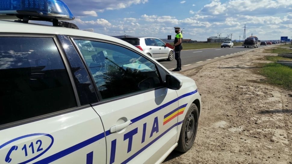 Minor aflat sub influența alcoolului a accidentat o tânără într-o stație de autobuz și a fugit de la locul accidentului