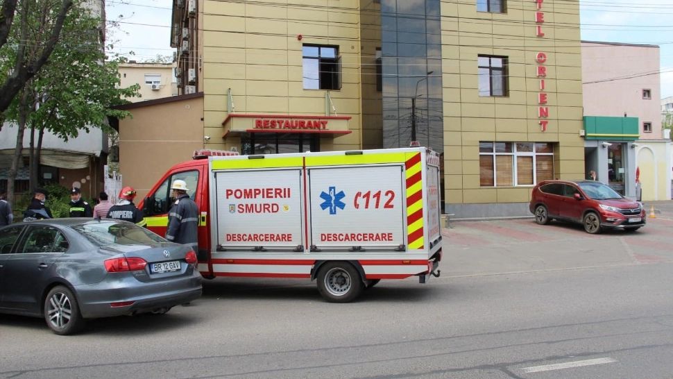Caz șocant la Brăila, un jandarm a fost ÎNJUNGHIAT de cel pe care l-a împiedicat să se sinucidă