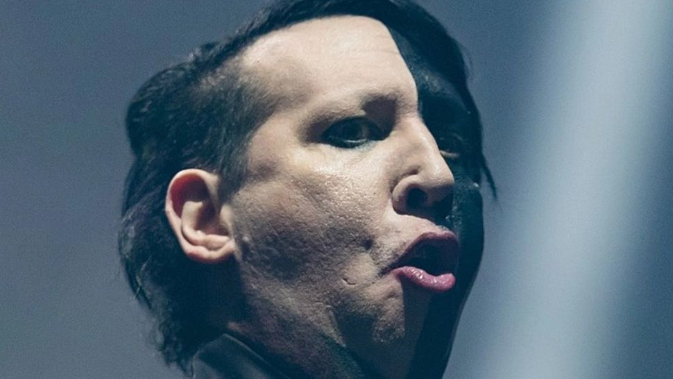 Marilyn Manson, în centrul unui nou scandal. Poliția a emis un mandat de arestare pe numele cântărețului, pentru agresiune